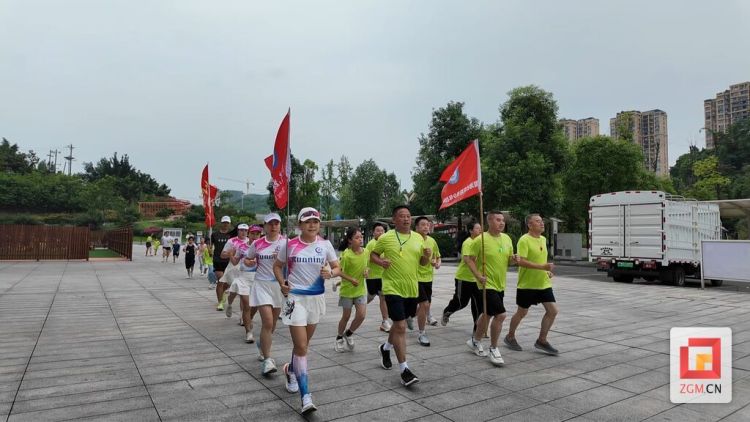 國湖社區第三屆“活力晨跑 健康成長”開跑！退役軍人伴少年同行