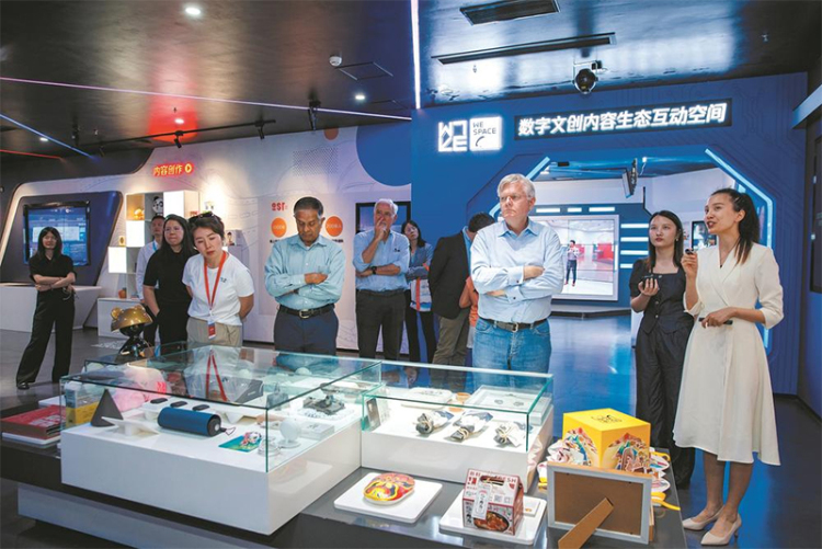 “國際智囊團”來蓉建言獻策_fororder_未標題-1