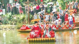 婚姻登記“全國通辦”後首個“520”成都超5000對新人拿到“紅本本”