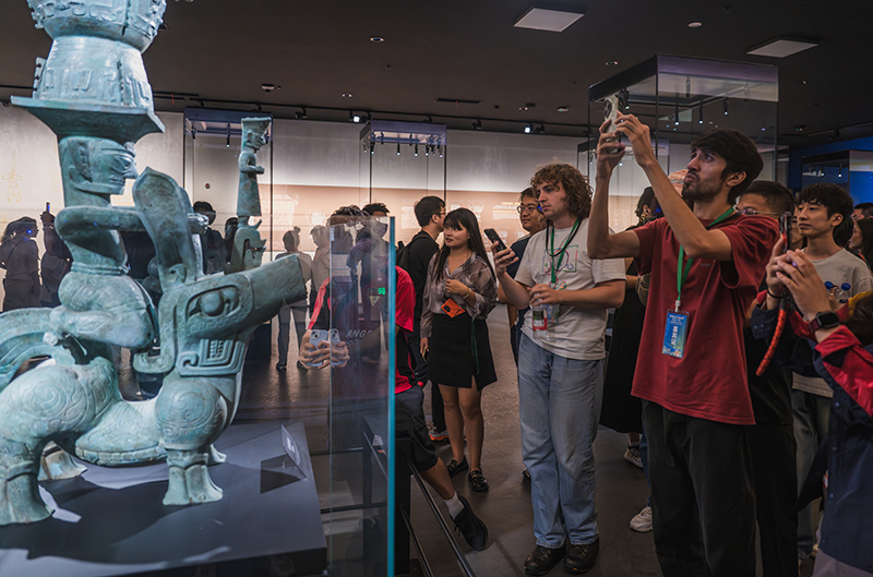 International Influencers Visit Sanxingdui Museum: Exploring the Secrets of Ancient Shu and Discussing Cultural Communication_fororder__DSC5765