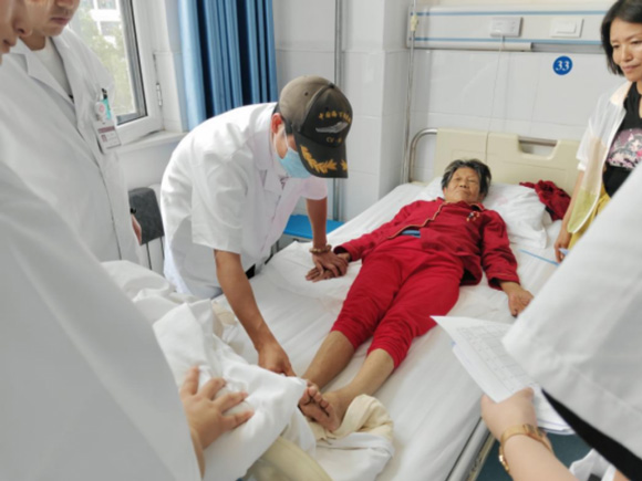 Lasted a week, Dr. Lin Mingxin launched the Ningxia Medical Aid Mission_fororder_林明欣在靈武市中醫醫院腫瘤科進行教學查房
