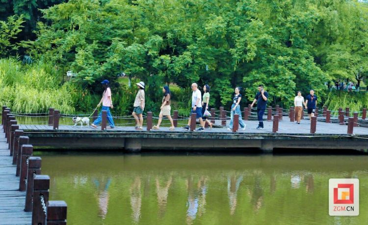 【圖賞鹽都】暮色中的南湖公園