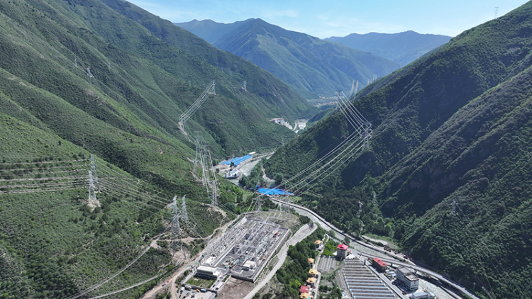 四川電網13項迎峰度夏保供重點工程全部投運_fororder_巴拉水電站500千伏送出工程建設現場。（尤瑯