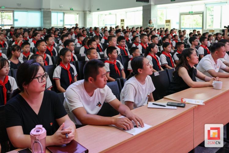 激發愛國情懷！“鹽都思政講壇”走進自貢匯東實驗學校