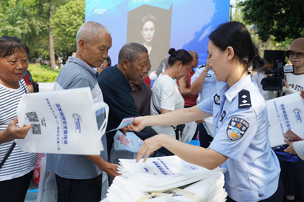 眉山彭山區： 民警送法到身邊 全民攜手守好網絡家園_fororder_圖片-1