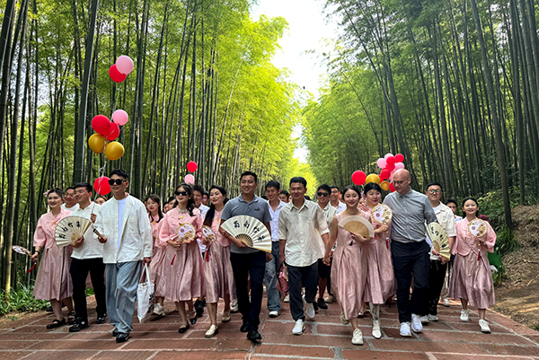 長江為證 52對新人在四川宜賓緣定今生_fororder_新人們暢遊蜀南竹海-攝影-鄒玉艷