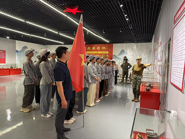 紀念趙一曼誕辰120週年暨宜賓市一曼中學“一曼班”哈爾濱研學順利開班_fororder_銘記事跡承遺志-供圖-宜賓市一曼中學校
