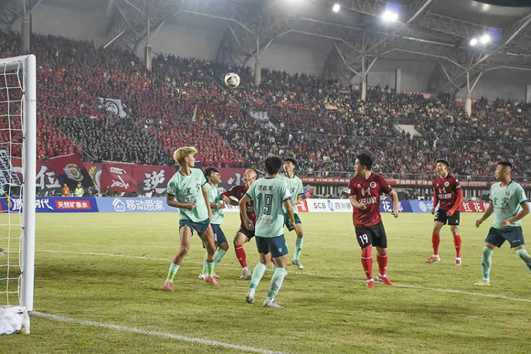 自貢燈城燊龍隊登頂川南榜首 4:2戰勝宜賓長江首城隊_fororder_2比賽現場（攝影-趙麗）