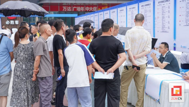 自貢高新區 ：510人在紅旗街道現場招聘會上達成初步就業意向