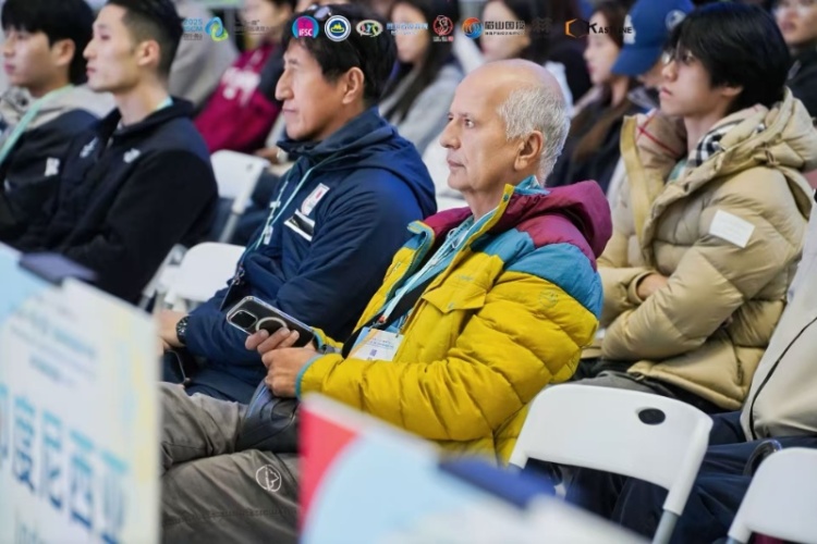 2025“一帶一路”國際攀岩速度大師賽暨中國攀岩聯賽在眉山啟幕_fororder_微信圖片_2025-10-25_142417_721_resized