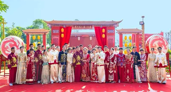 遂寧：船山潼南兩地十六對新人舉行集體婚禮 助推婚慶文旅IP升級_fororder_未標題-1