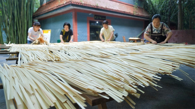趕製成都世運會獎牌盒 青神匠心呈現非遺之美_fororder_未標題-3