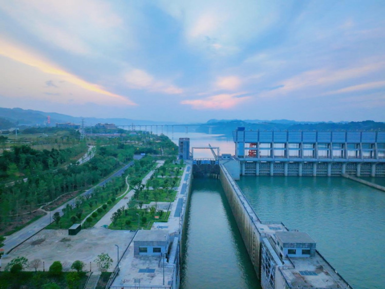 岷江犍為航電樞紐首次通過4000噸級船舶_fororder_岷江犍為航電樞紐-供圖-四川港投集團