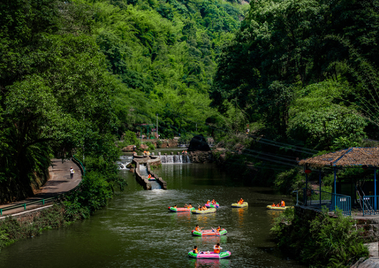 宜賓長寧連續四年躋身中國縣域旅遊競爭力百強_fororder_七洞溝漂流--供圖-長寧縣融媒體中心