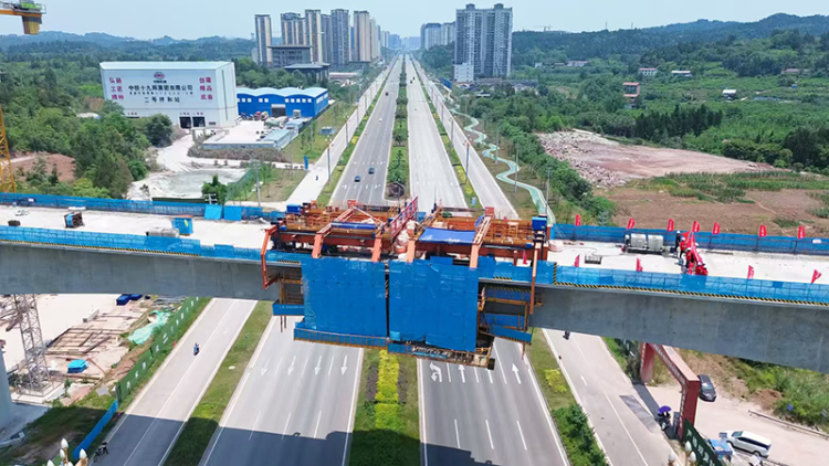 成渝中線高鐵跨安岳大道特大橋連續梁合龍_fororder_成渝中線高鐵跨安岳大道特大橋連續梁合龍部位。張靜--攝