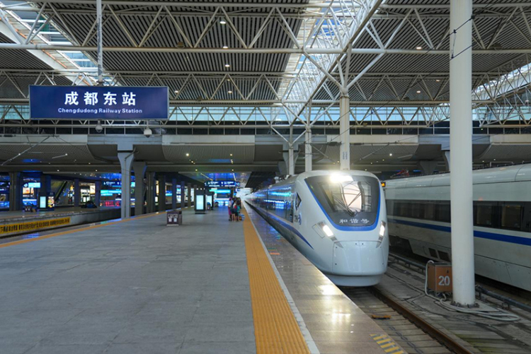 到發旅客超15萬人次 成都至北上廣深夜間動臥受熱捧_fororder_圖片-1
