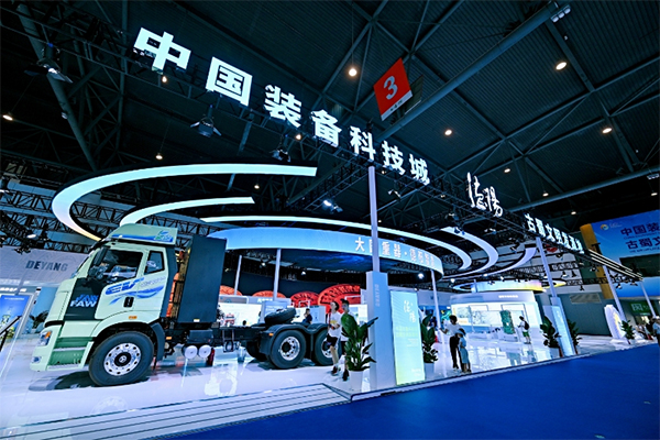觀“頂流”裝備　展“智造”雄心 德陽館亮相西博會_fororder_未標題-1