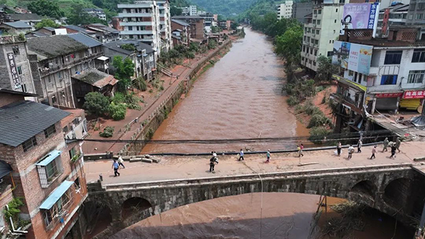 淤泥未幹 溫情已至：瀘州市合江縣福寶鎮災後自救重建_fororder_6-大橋經過政府組織的專業力量及時清淤-已恢復通行-圖片來源合江縣融媒體中心