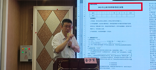 宜賓市一曼中學校：智取未來教與學 AI賦能踏新程_fororder_余滬軍作分析-攝影-王麗