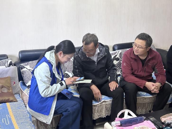 自貢高新區全面啟動2025年全國1%人口抽樣調查入戶登記 75名調查員一線採集“民生數據”