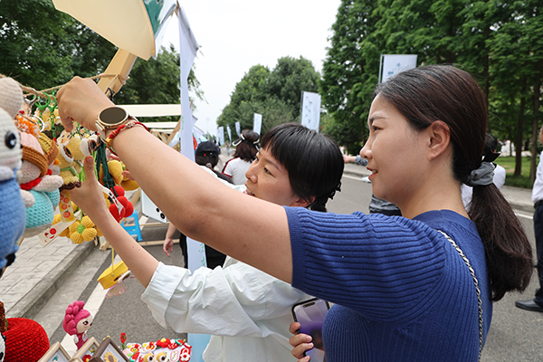 眉山市第三十五次“全國助殘日”活動啟動_fororder_“匠心・傳承”非遺文創作品集中展示區
