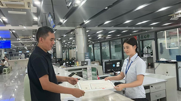 簡陽發出首張個體工商戶“一照多址”營業執照 打破“一店一照”限制_fororder_未標題-1