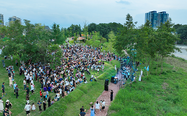 眉山丹棱：夏夜音符躍動城鄉 奏響文旅融合新樂章_fororder_“橘橙音樂會”現場