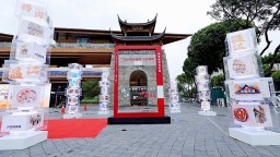 成都首個“美食旅遊目的地”紅框裝置落地溫江