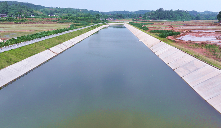 眉山仁壽：河流治理惠民生_fororder_2025年5月26日，航拍四川省眉山市仁壽縣治理後的粵江河道。07