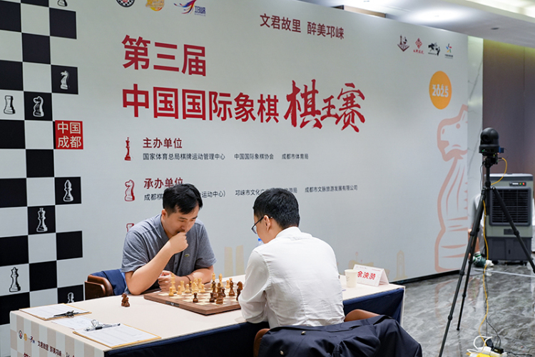 2025第三屆中國國際象棋棋王賽閉幕 老將卜祥志奪冠_fororder_比賽現場-供圖-邛崍市委宣傳部1