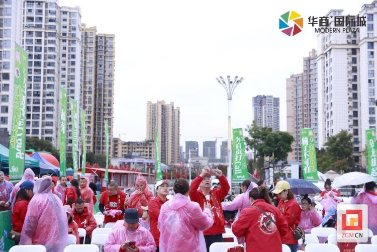 自貢高新區借力“川超”賽事熱潮 創新打造消費新場景