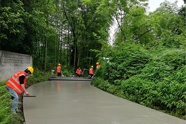 宜賓長寧：公路連村組 振興有坦途_fororder_通組路施工現場-供圖-長寧縣融媒體中心