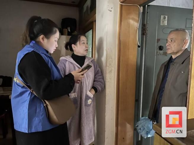 自貢高新區全面啟動2025年全國1%人口抽樣調查入戶登記 75名調查員一線採集“民生數據”