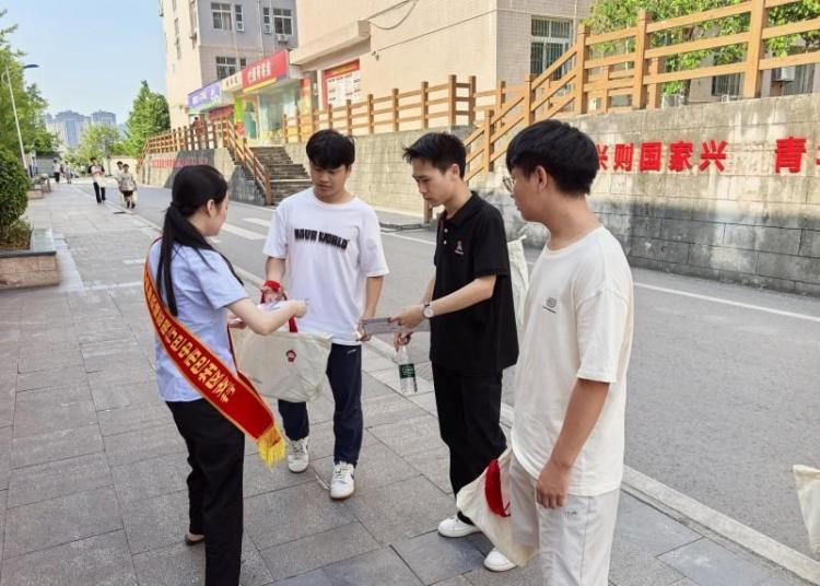 從校園“誠信燈”到企業“融資橋”：郵儲銀行巴中市分行多維行動織密誠信之網