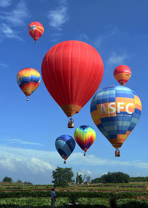 “熱氣球+露營+航演” 成都金堂秋日玩法火力全開_fororder_活動現場-供圖-金堂縣委宣傳部1