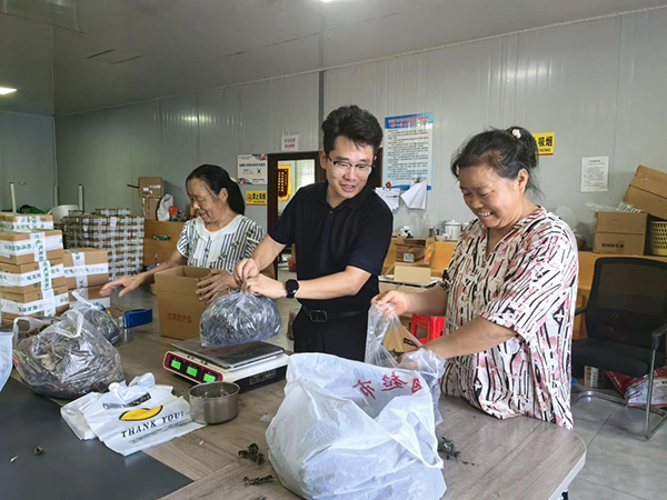 中國好人關祖蘋:從“蝸牛哥”到“領頭雁”的“破圈”之路_fororder_圖片-3