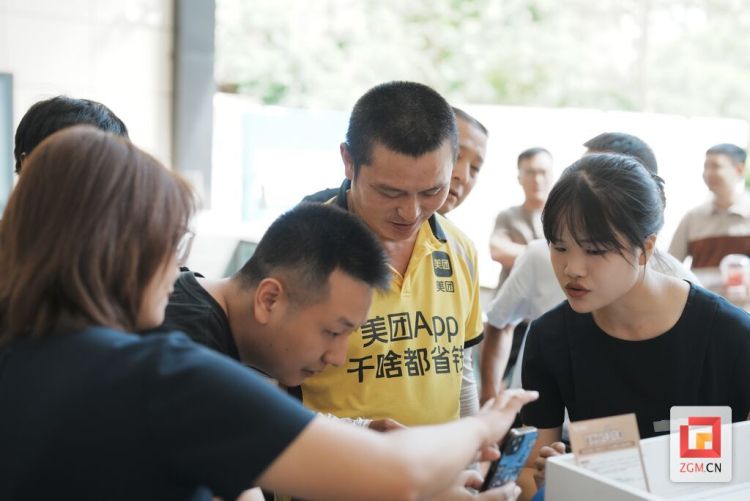自貢一小區試點打造“騎手友好小區” 破解外賣配送“最後100米”難題