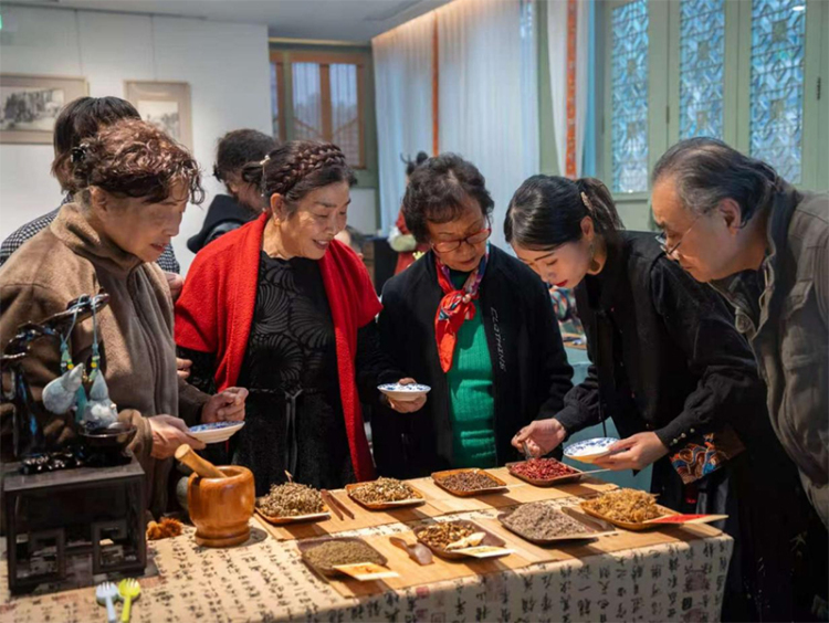 成都市武侯區僑聯舉辦重陽敬老聯誼活動_fororder_未標題-3