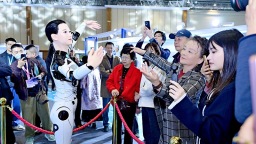 中央廣播電視總臺“智享未來——保姆機器人大會”成都智慧康養機器人展演在成都啟幕