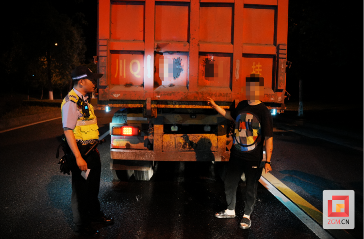 警方淩晨突擊 四輛違法車輛在自貢東環線落網