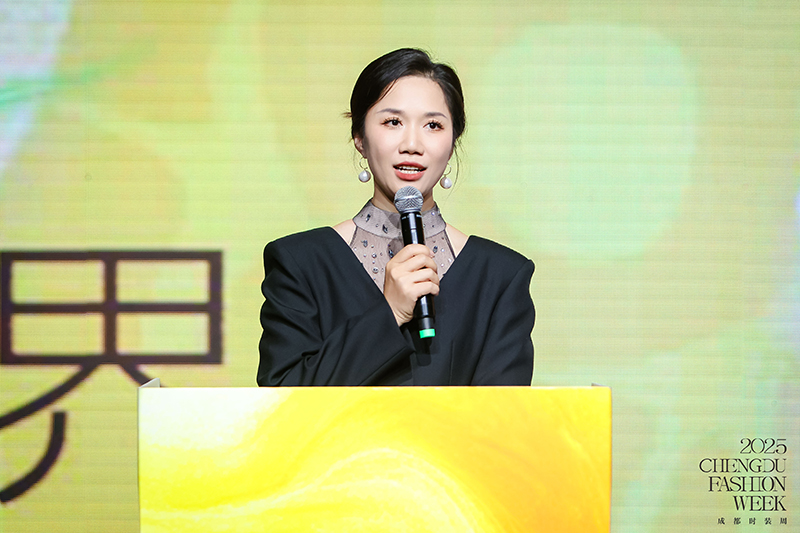 2025 Chengdu Fashion Week Opens: “24 Traditional Chinese Medicine Fairies” Shine on the Runway_fororder_圖片 3