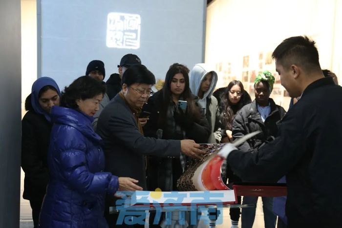 孔夫子的話越來越國際化！ 讓世界更加了解孔子，外籍友人走進山東畫院感知跨越千年的儒家文化魅力