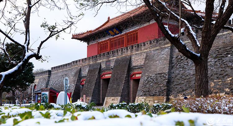 山東泰安：紅墻白雪 步步皆景 雪後岱廟盡顯別樣美