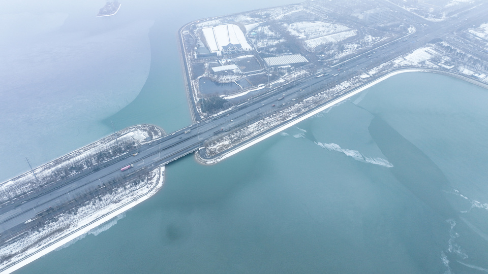 聊城：雪後望岳湖 冬景如畫