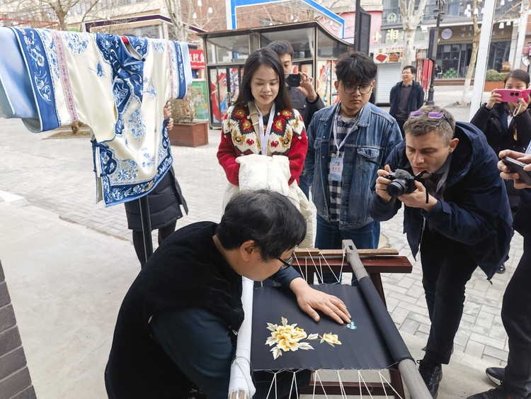 【原創】【Hi，Shandong】外媒濟南行：漫步印象濟南·泉世界 探尋濟南城市文脈_fororder_微信圖片_20240311145530