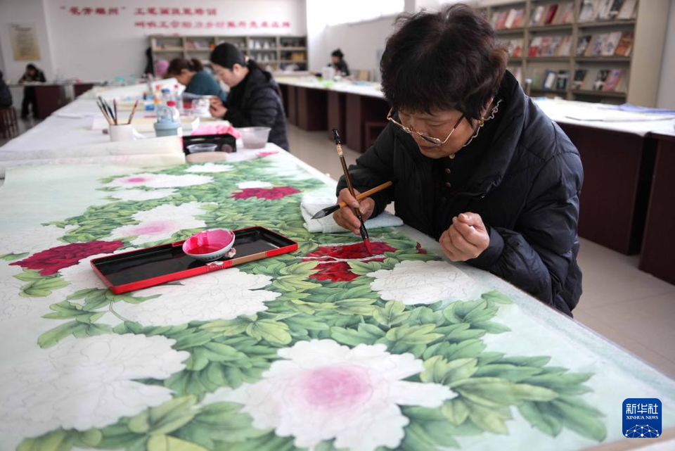 山東巨野：繪製工筆畫作品 供應節前市場