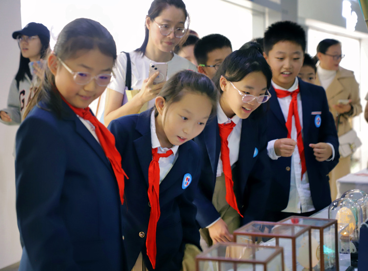 “趕個新國潮”青年非遺創意市集在濟南市高新區舉行