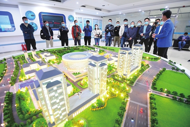 山東沿黃城市黨報記者走黃河之濟南“泉水叮咚”融入“黃河大合唱”
