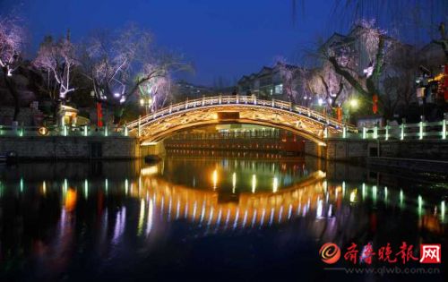 燈火璀璨，濟南黑虎泉畔夜色撩人