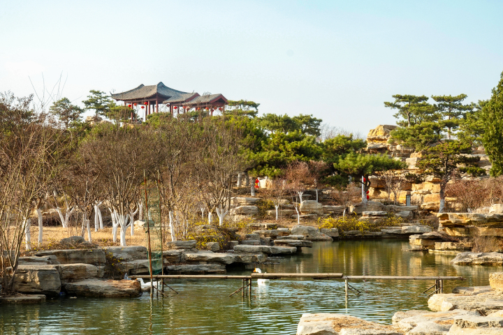 濟南歷城：染綠昔日荒山 虞山變身休閒公園